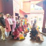 रामनिवास धाम में 25 परिवारों को राशन वितरण, सेवा-भक्ति का अद्भुत संगम